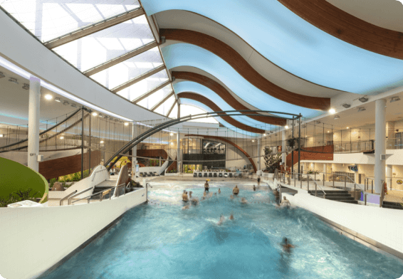 Dach drewniany na basenie